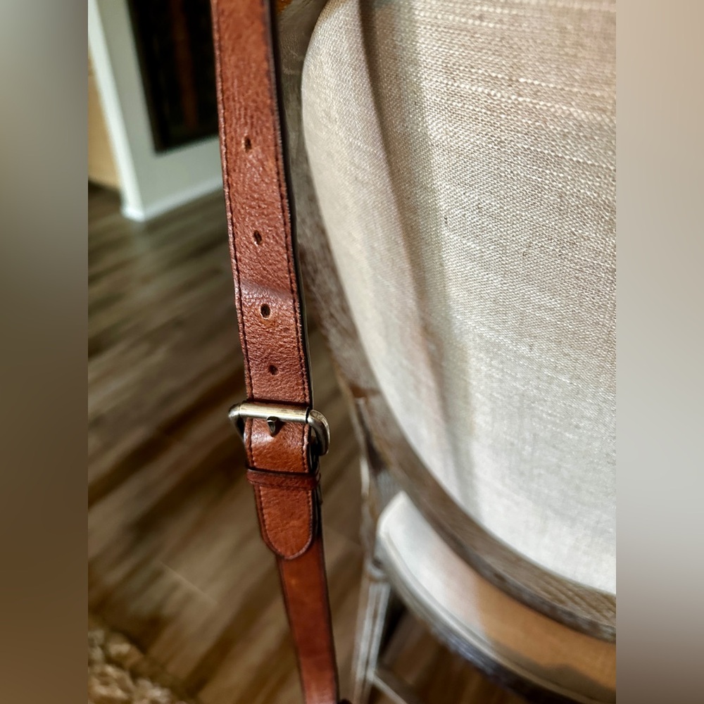 Vintage Leather Crossbody Bag - Picture 2 of 16